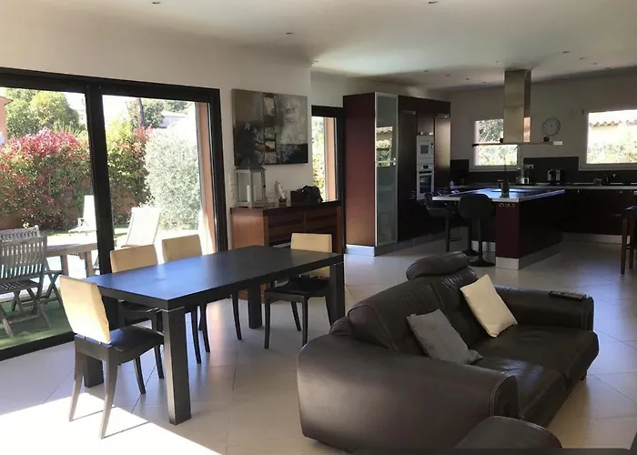 Villa Contemporaine Avec Piscine